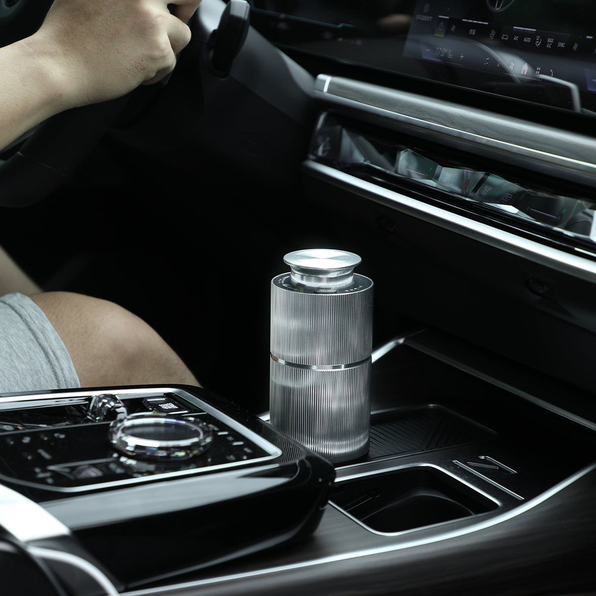 Sleek Cylindrical Aroma Diffuser – USB Rechargeable, Quiet & Energy-Efficient Diffuser for Cars & Small Spaces