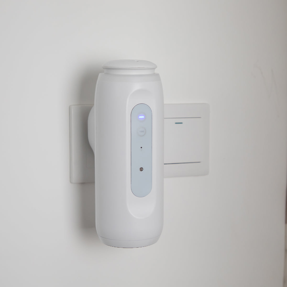 Bluetooth Aroma Diffuser – Cylindrical Design, Quiet & Efficient for Small Spaces