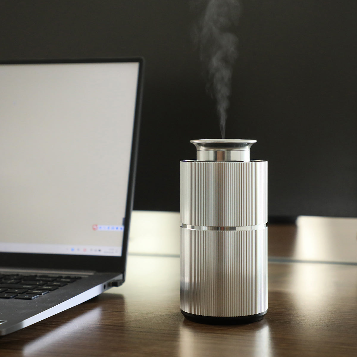 Sleek Cylindrical Aroma Diffuser – USB Rechargeable, Quiet & Energy-Efficient Diffuser for Cars & Small Spaces