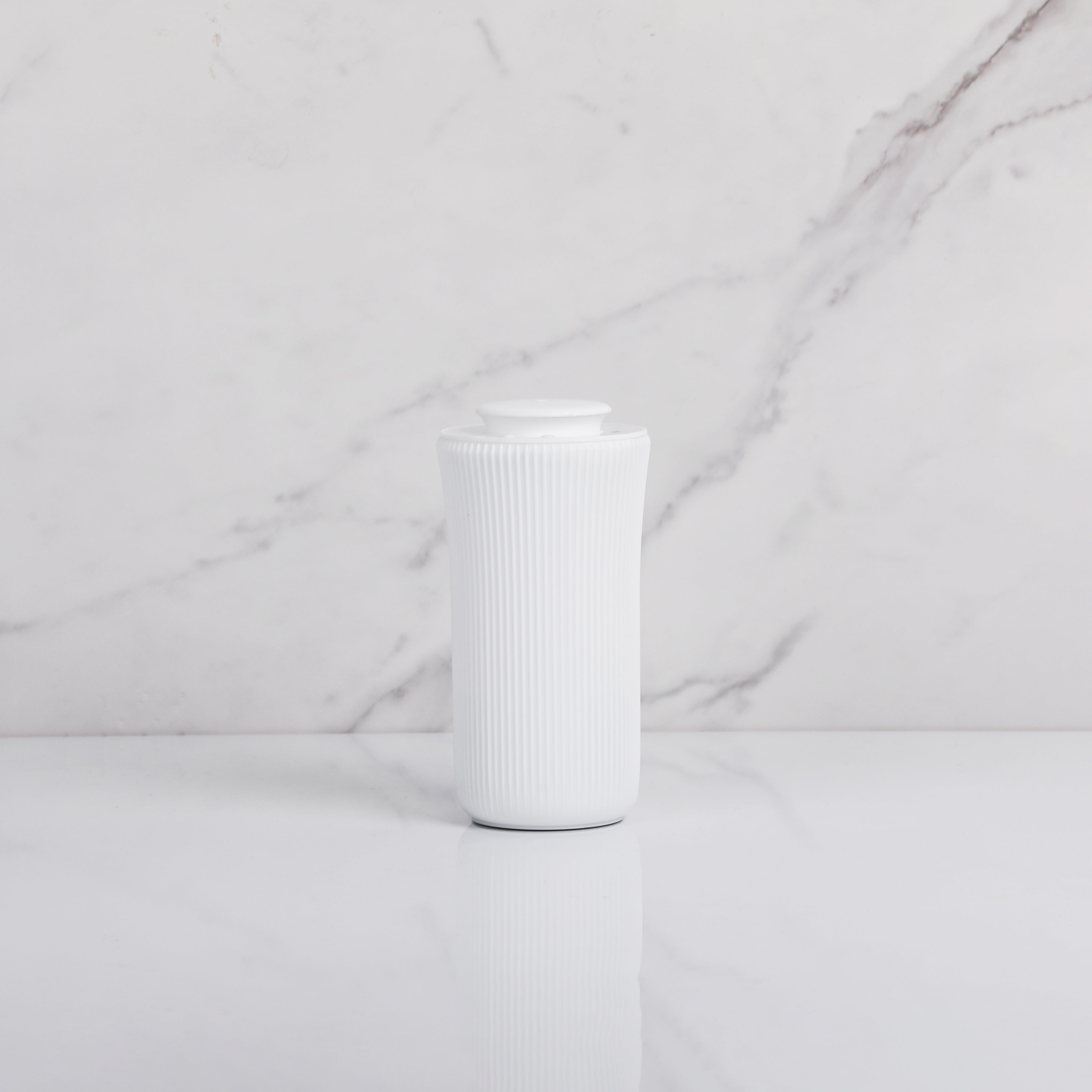 Compact Cylindrical USB Aroma Diffuser – Quiet & Energy-Efficient Diffuser for Cars & Small Spaces